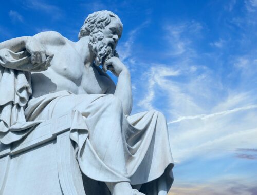 Estátua Sócrates - Grandes Pensadores / Reprodução innateleaders