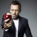 Homem com uma maçã mordida. Dr. House / Reprodução forfun