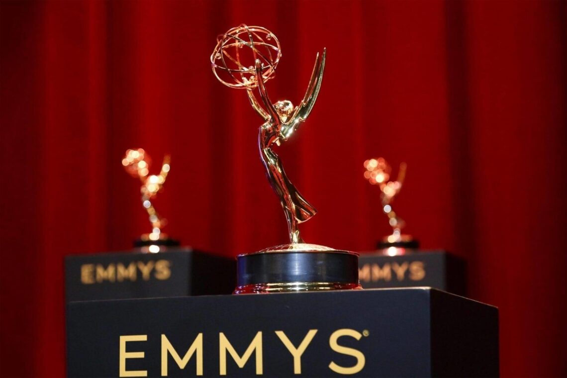 Estatueta Emmy Awards / Reprodução https://cdn.fishki.net/