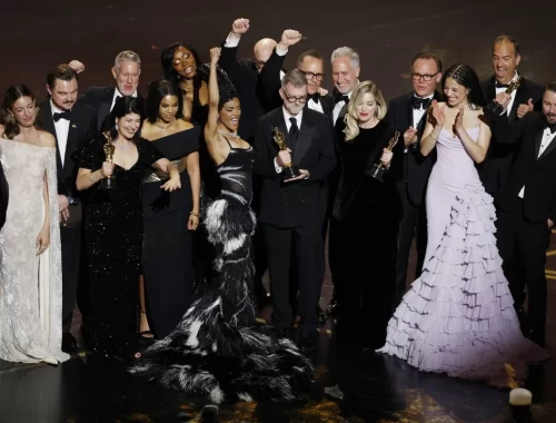 Elenco e produção do filme Uma Batalha Após a Outra, vencedor do Oscar 2026 - blog Divirta-c / Reprodução scmp.com